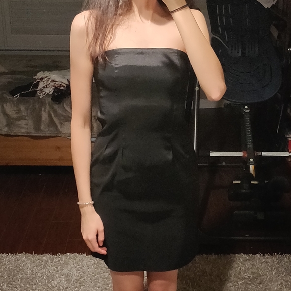 Little black dress (shimmery, midi, strapless) - Picture 8 of 9
